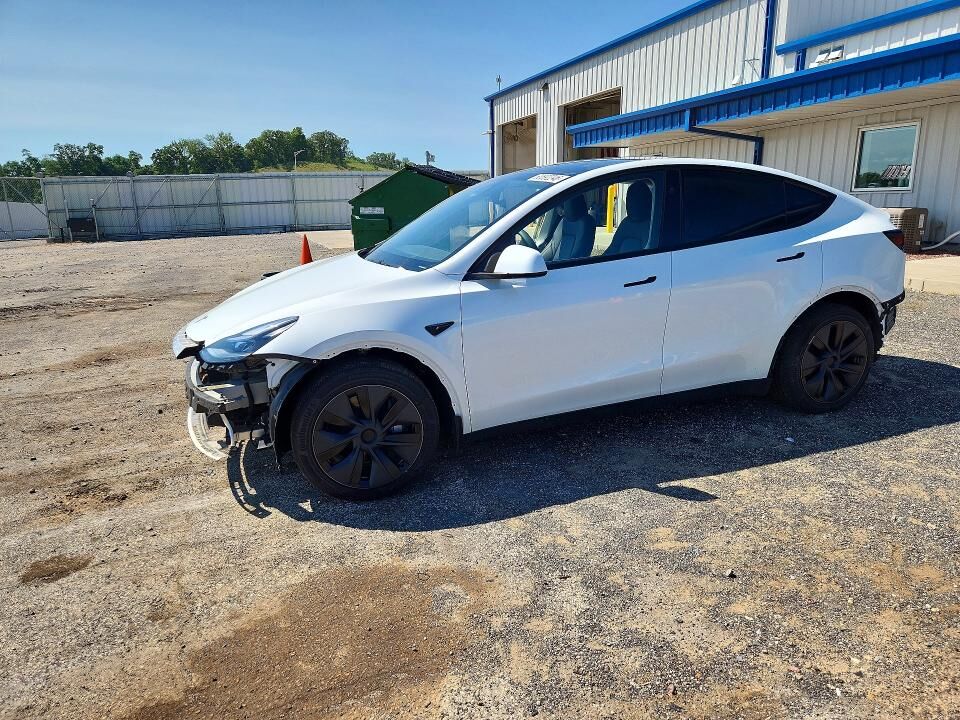 2024 TESLA Model Y