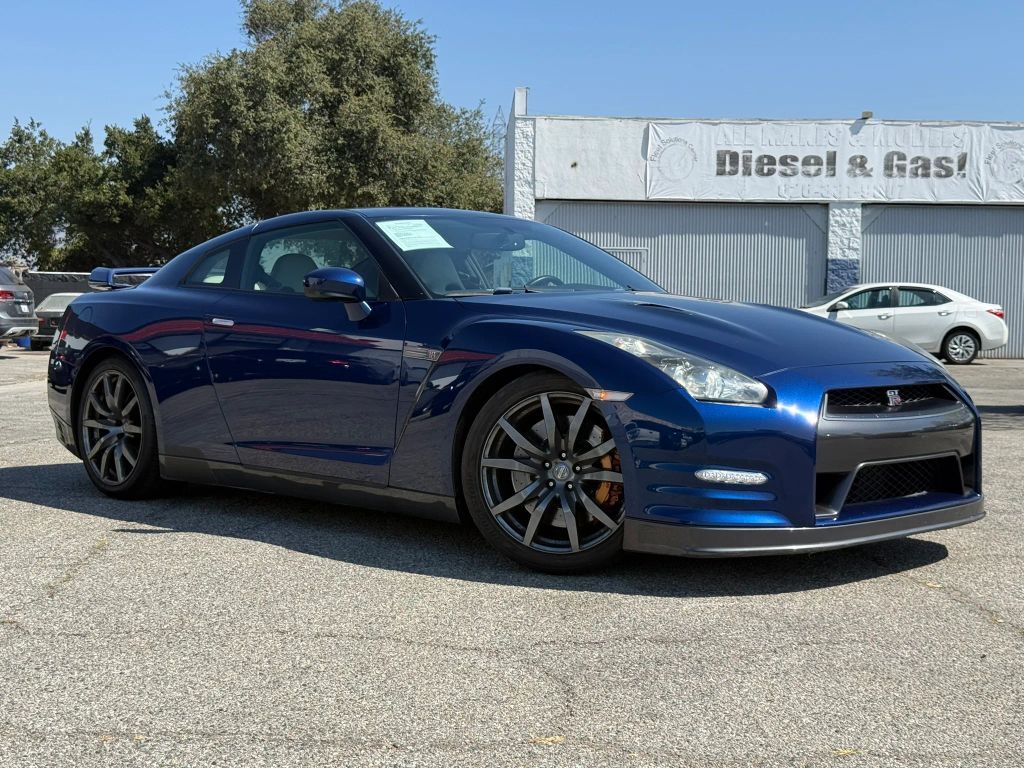 2012 NISSAN GT-R