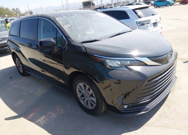 2022 TOYOTA Sienna