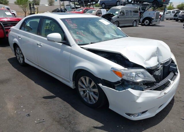 2011 TOYOTA Avalon