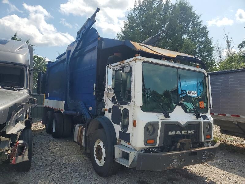 2013 MACK MRU