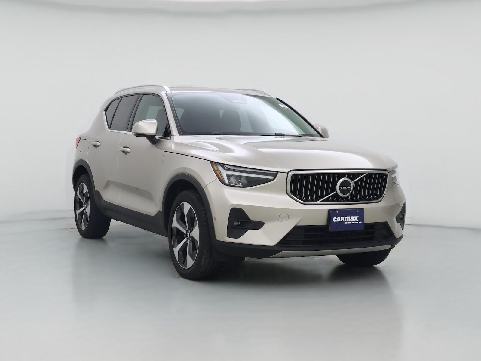 2024 VOLVO XC40