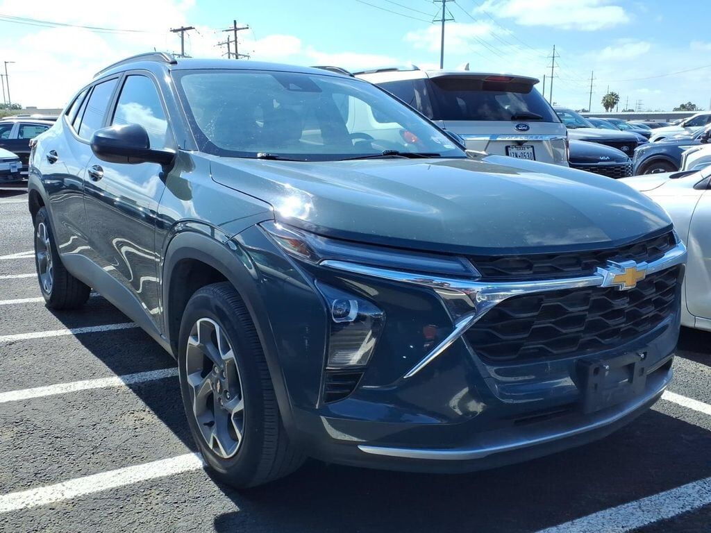 2025 CHEVROLET Trax