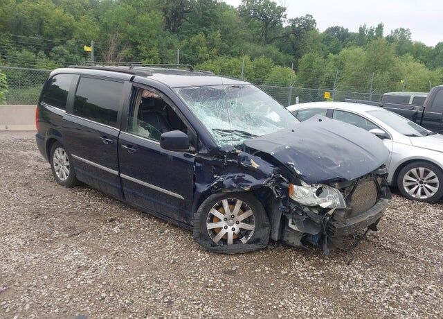 2015 CHRYSLER Town and Country