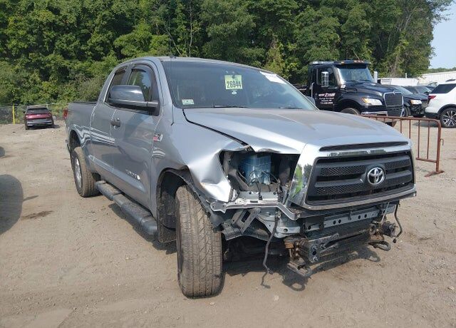 2010 TOYOTA Tundra
