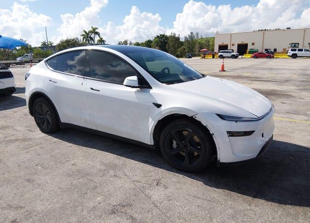2026 TESLA Model Y