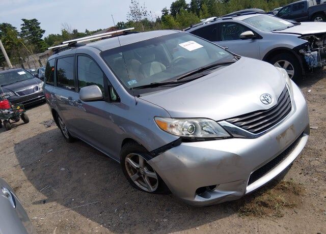 2011 TOYOTA Sienna