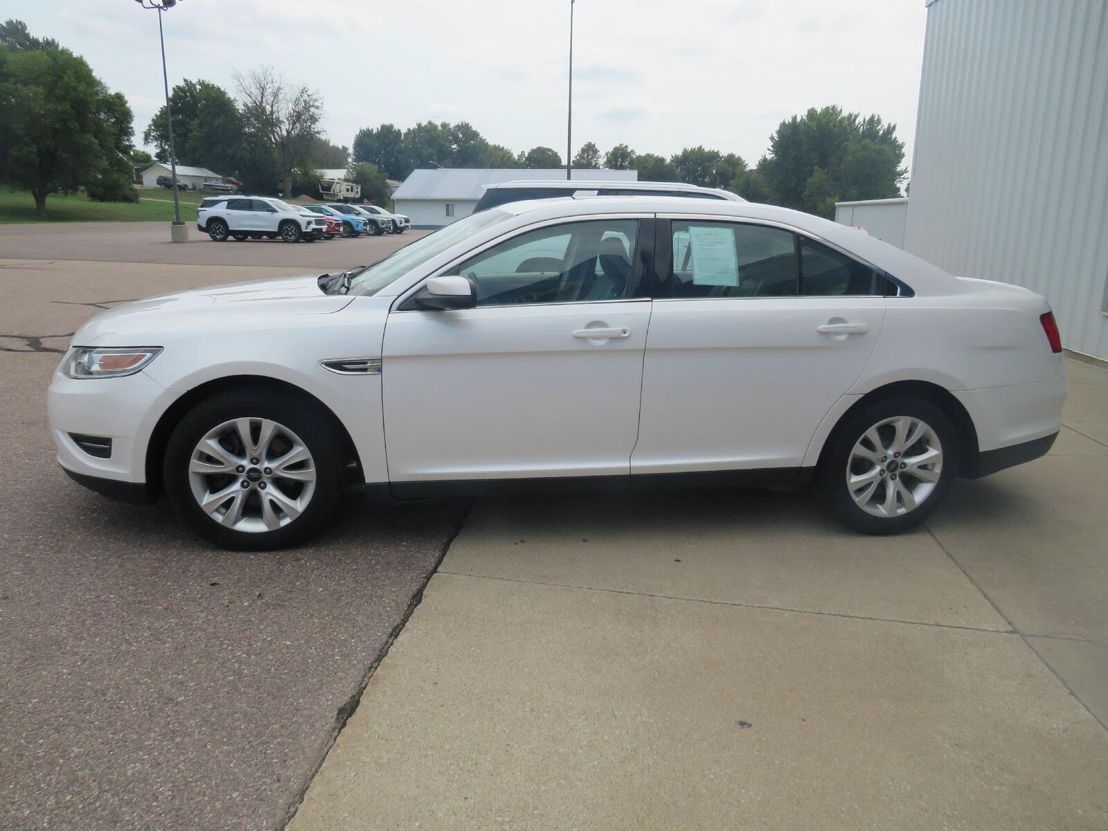 2011 FORD Taurus