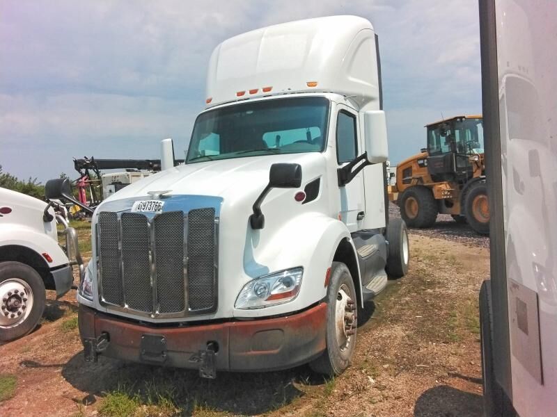 2017 PETERBILT 579