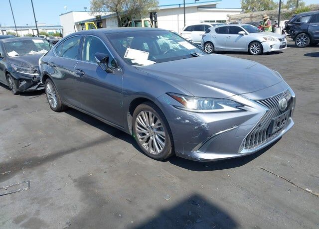 2019 LEXUS ES