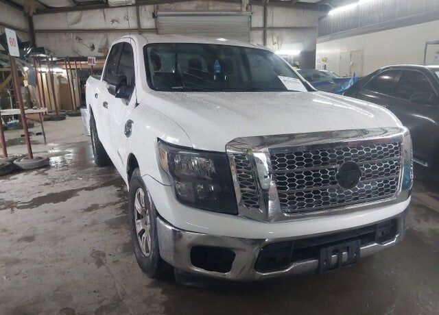 2017 NISSAN Titan