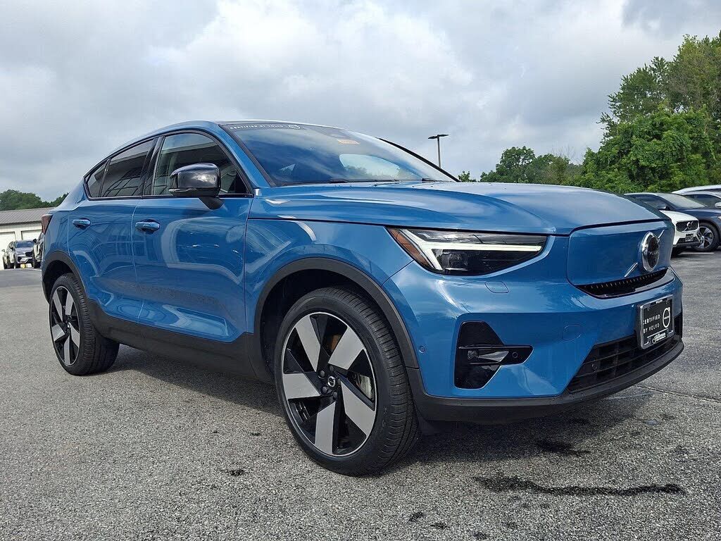 2023 VOLVO C40