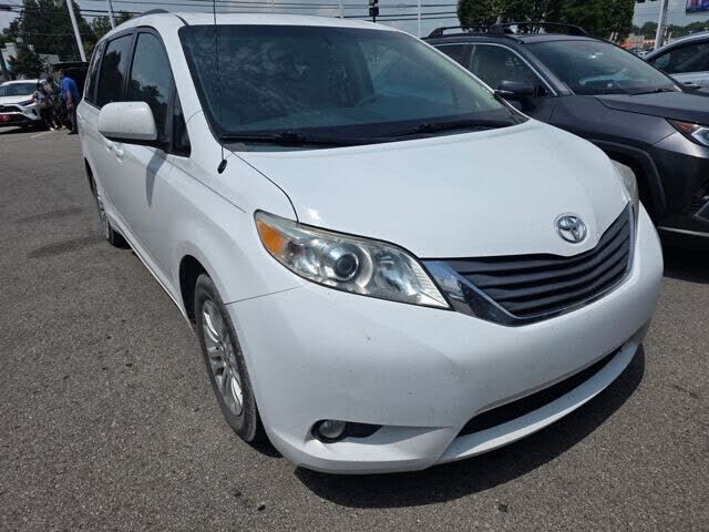 2013 TOYOTA Sienna