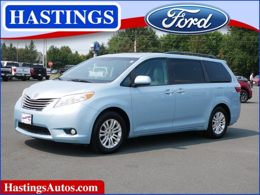 2015 TOYOTA Sienna