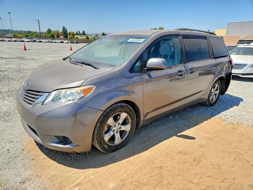 2017 TOYOTA Sienna