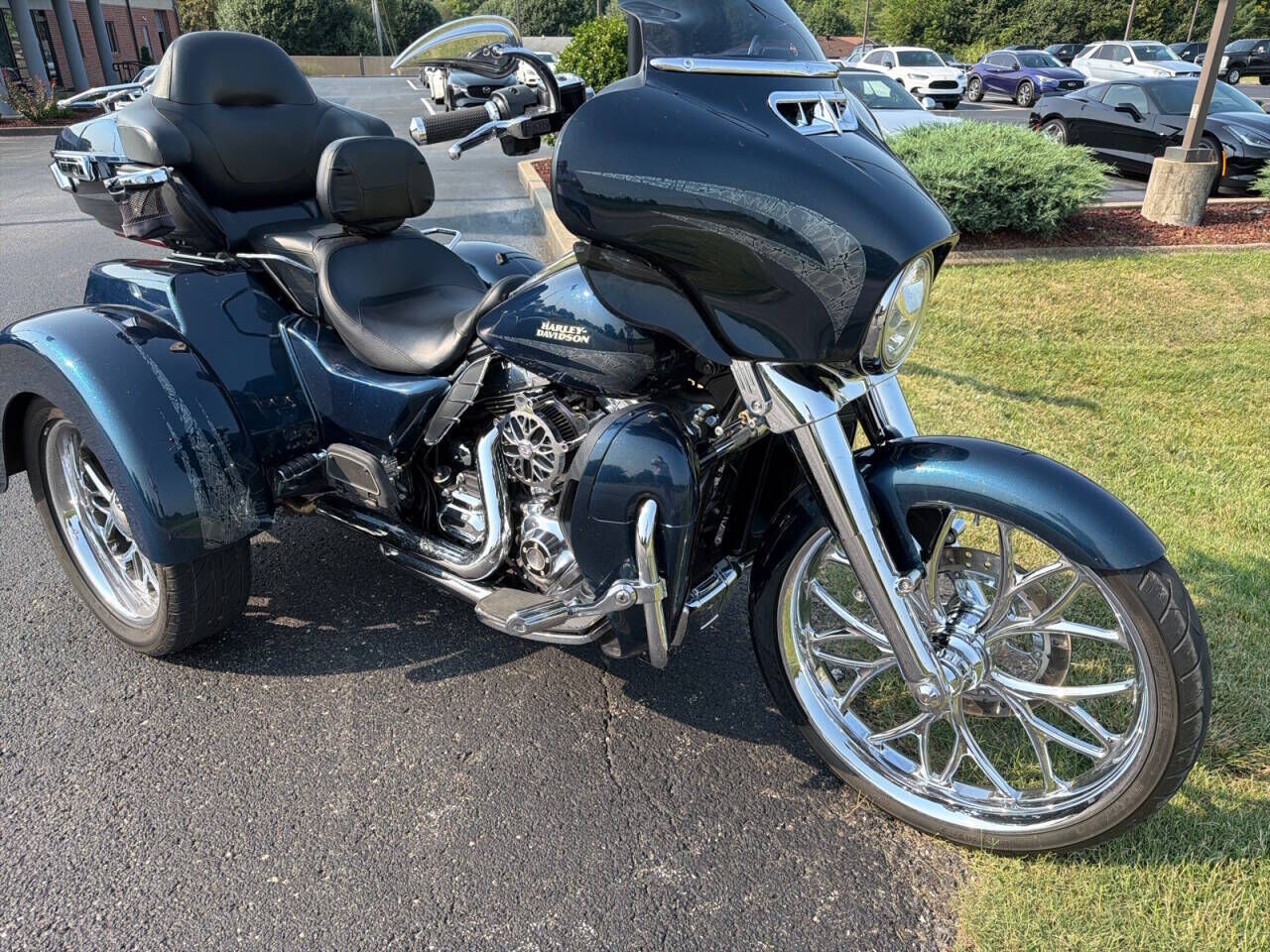 2016 HARLEY DAVIDSON FLHTCUTG / Tri Glide Ultra