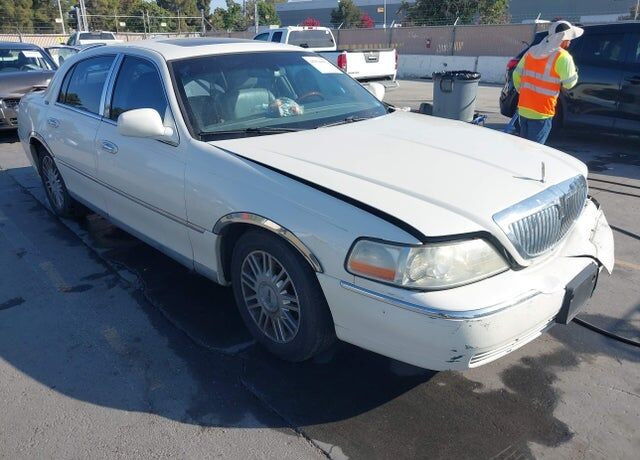 2006 LINCOLN Town Car