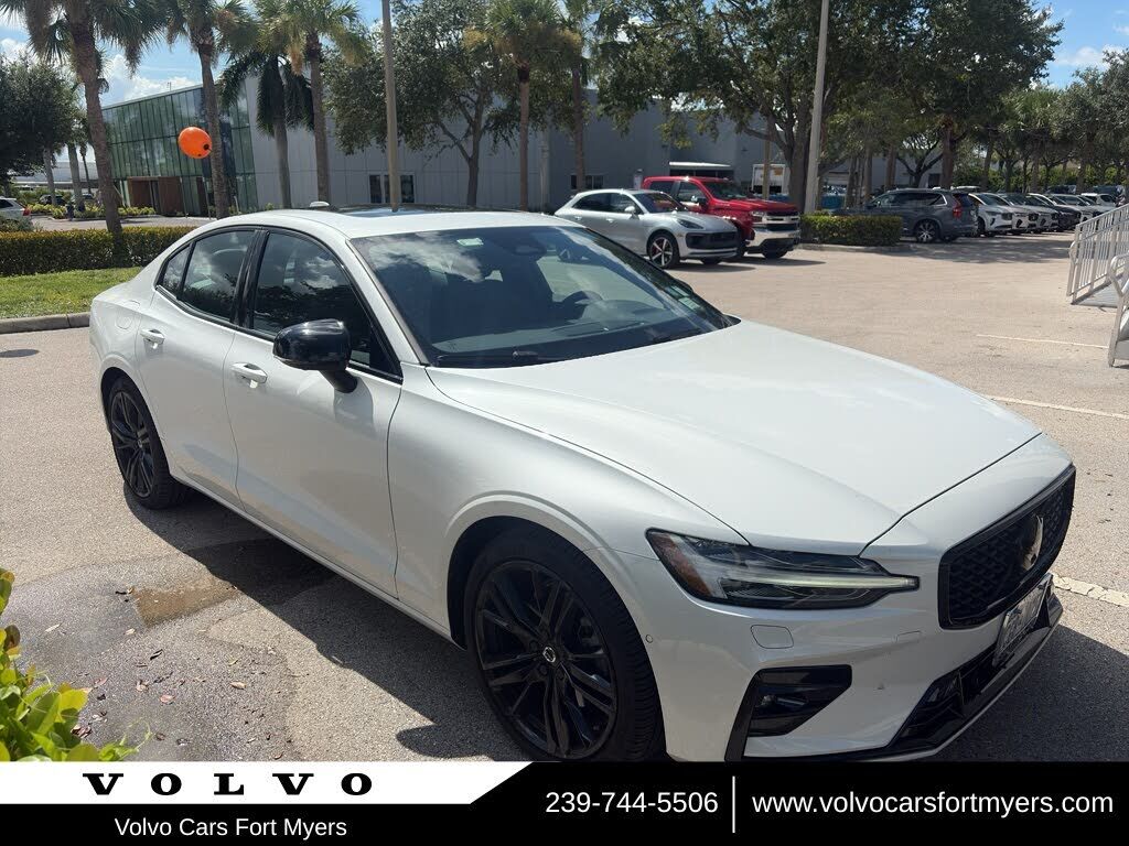 2024 VOLVO S60