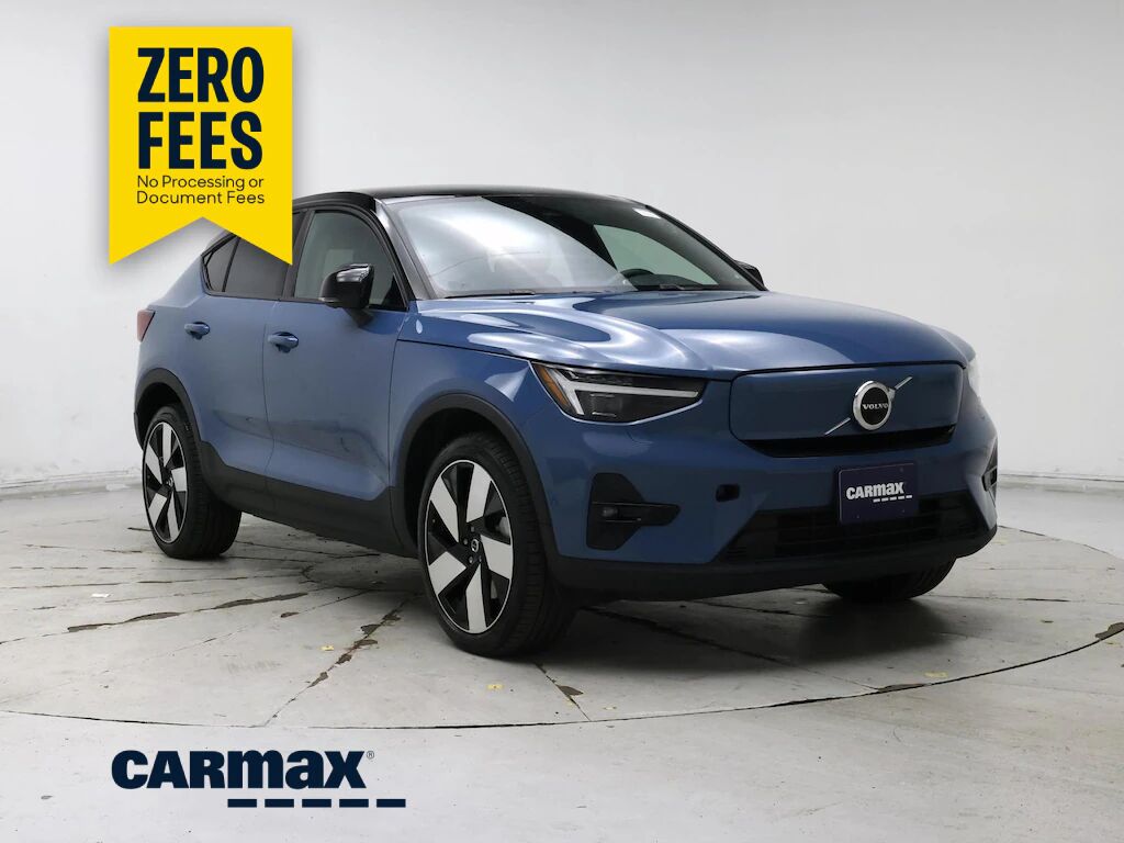 2022 VOLVO C40
