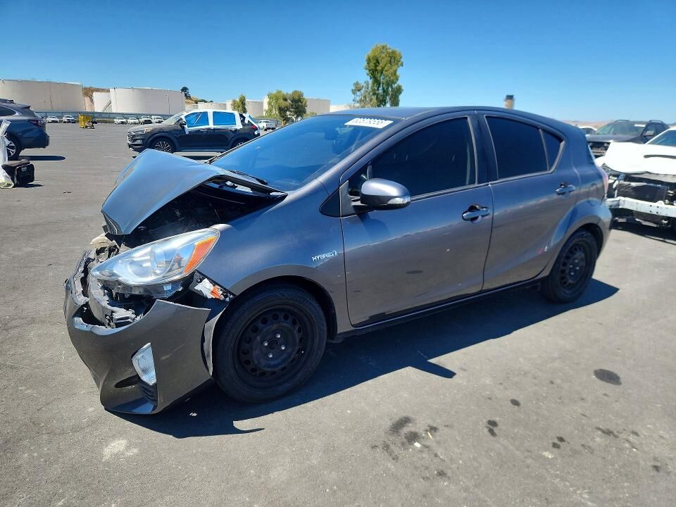 2016 TOYOTA Prius