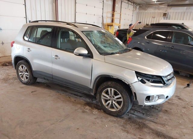 2016 VOLKSWAGEN Tiguan