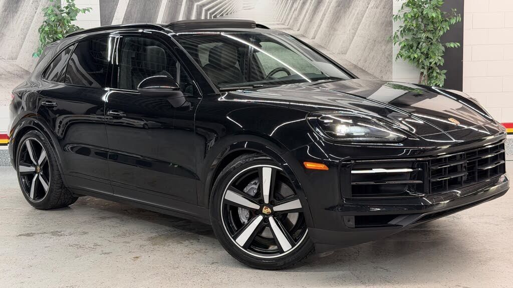2024 PORSCHE Cayenne