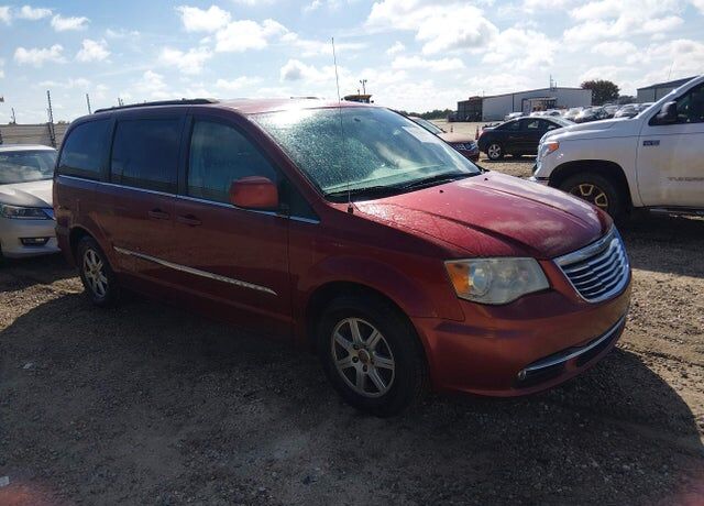 2013 CHRYSLER Town and Country