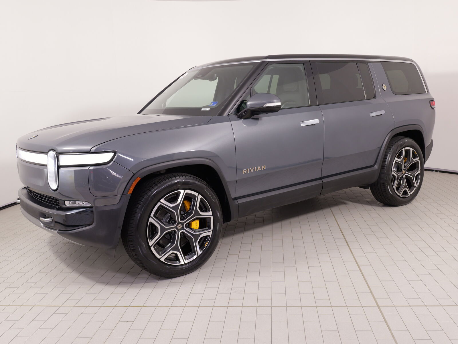 2023 RIVIAN R1S