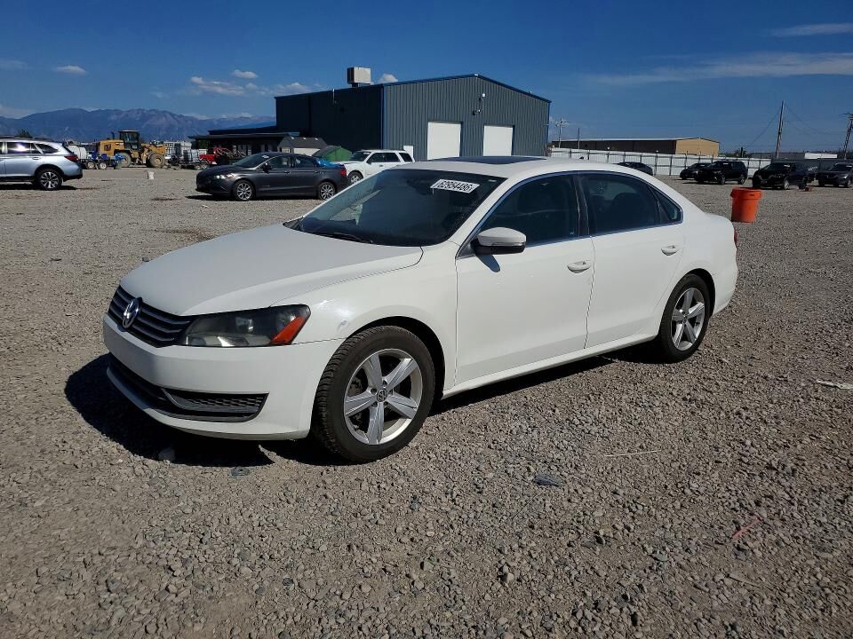 2013 VOLKSWAGEN Passat