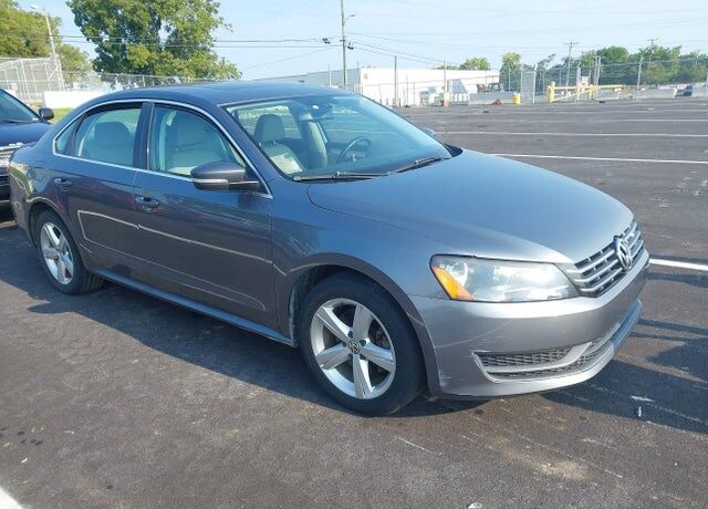 2013 VOLKSWAGEN Passat
