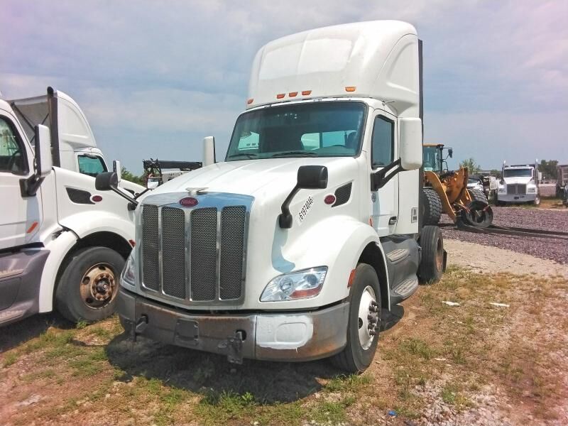 2017 PETERBILT 579