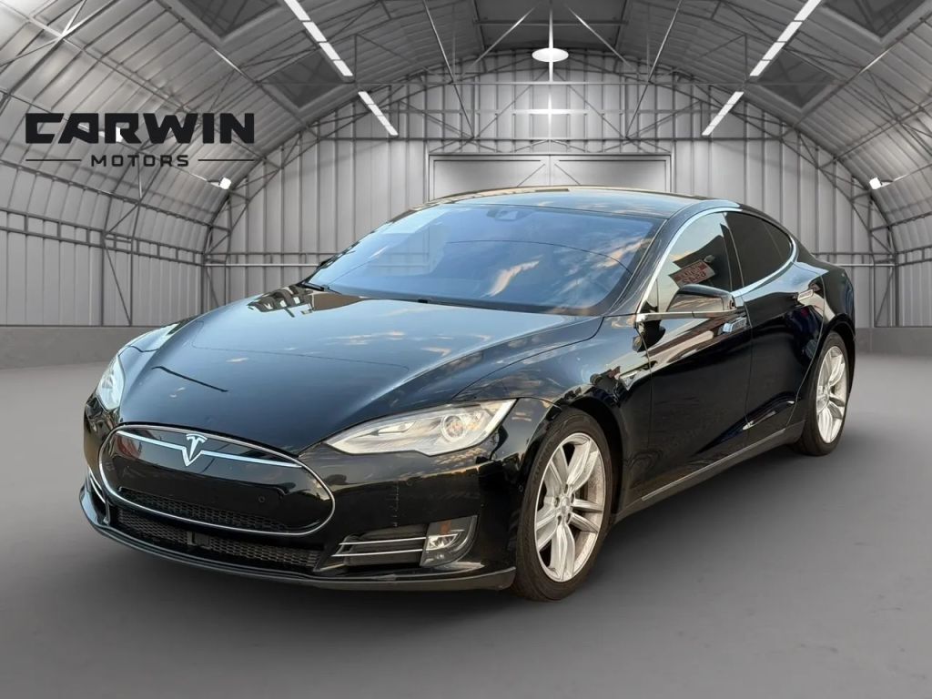 2015 TESLA Model S