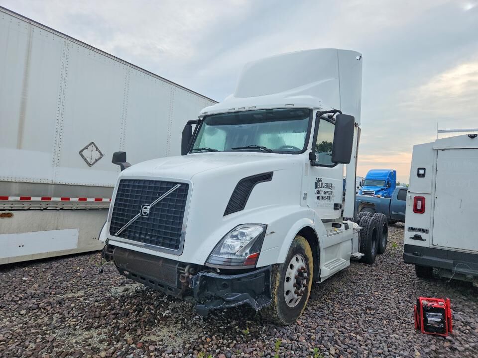 2016 VOLVO TRUCK VNL
