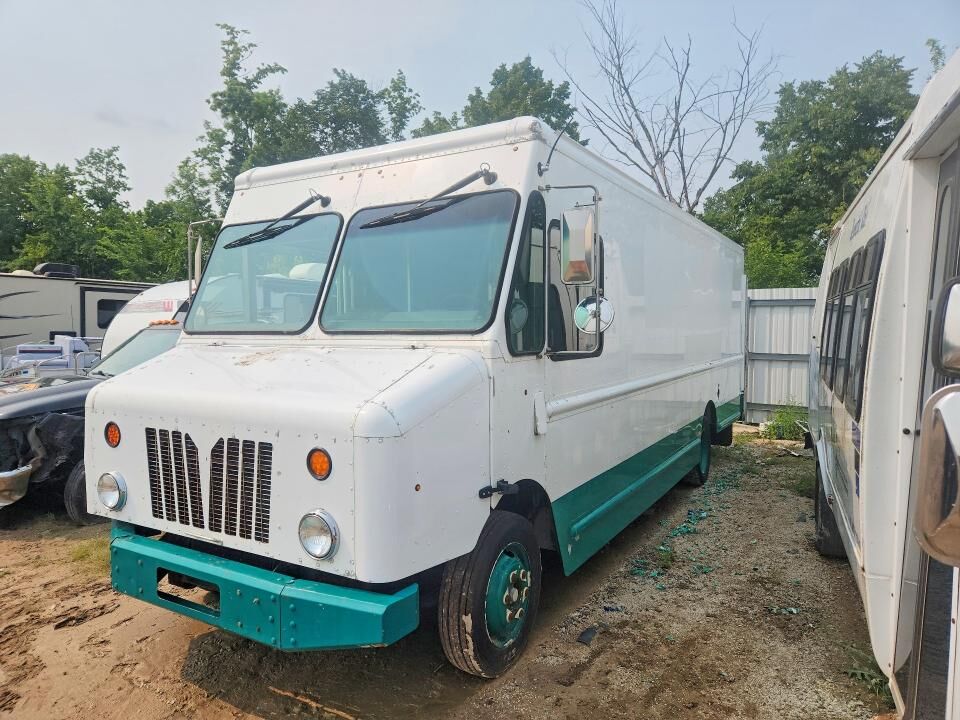 2016 FREIGHTLINER MT 45G Front Gasoline Engine Walk in Van Chassis