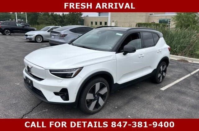 2023 VOLVO XC40