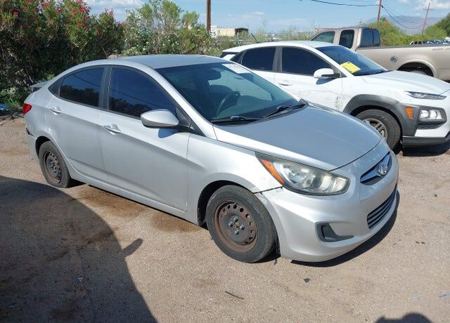 2012 HYUNDAI Accent