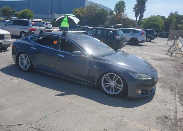 2014 TESLA Model S