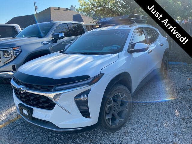 2025 CHEVROLET Trax