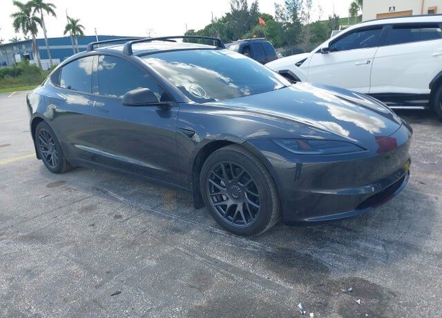 2025 TESLA Model 3