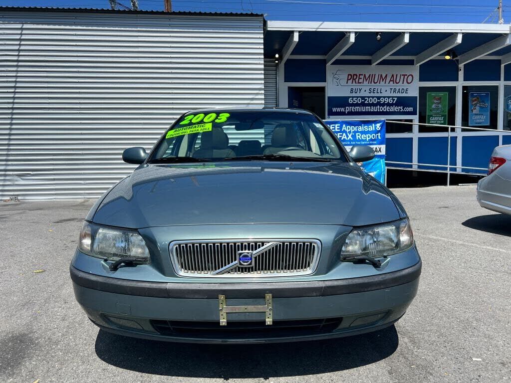 2003 VOLVO V70
