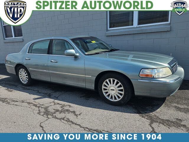 2004 LINCOLN Town Car