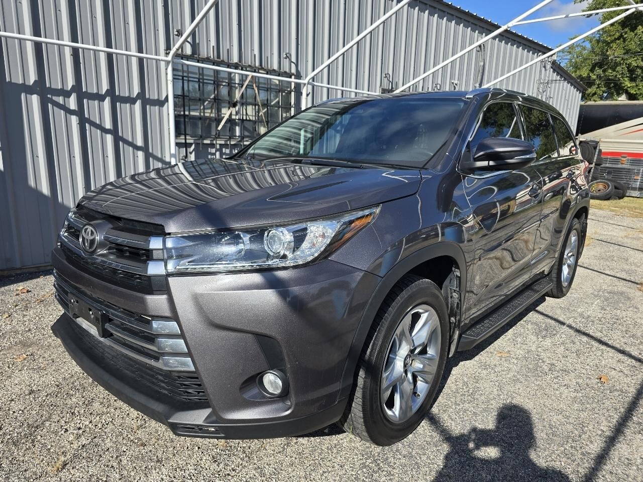 2017 TOYOTA Highlander