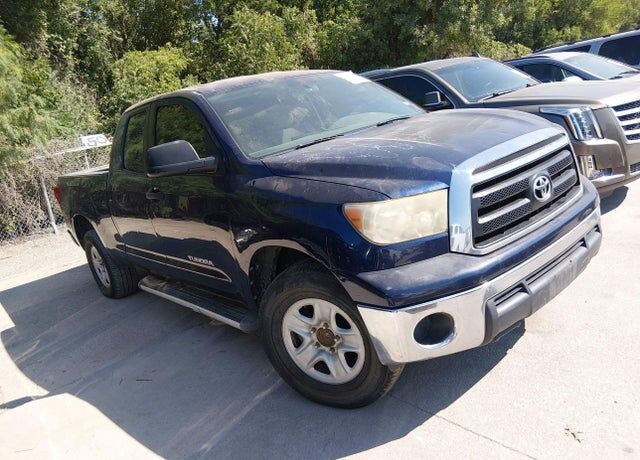 2011 TOYOTA Tundra