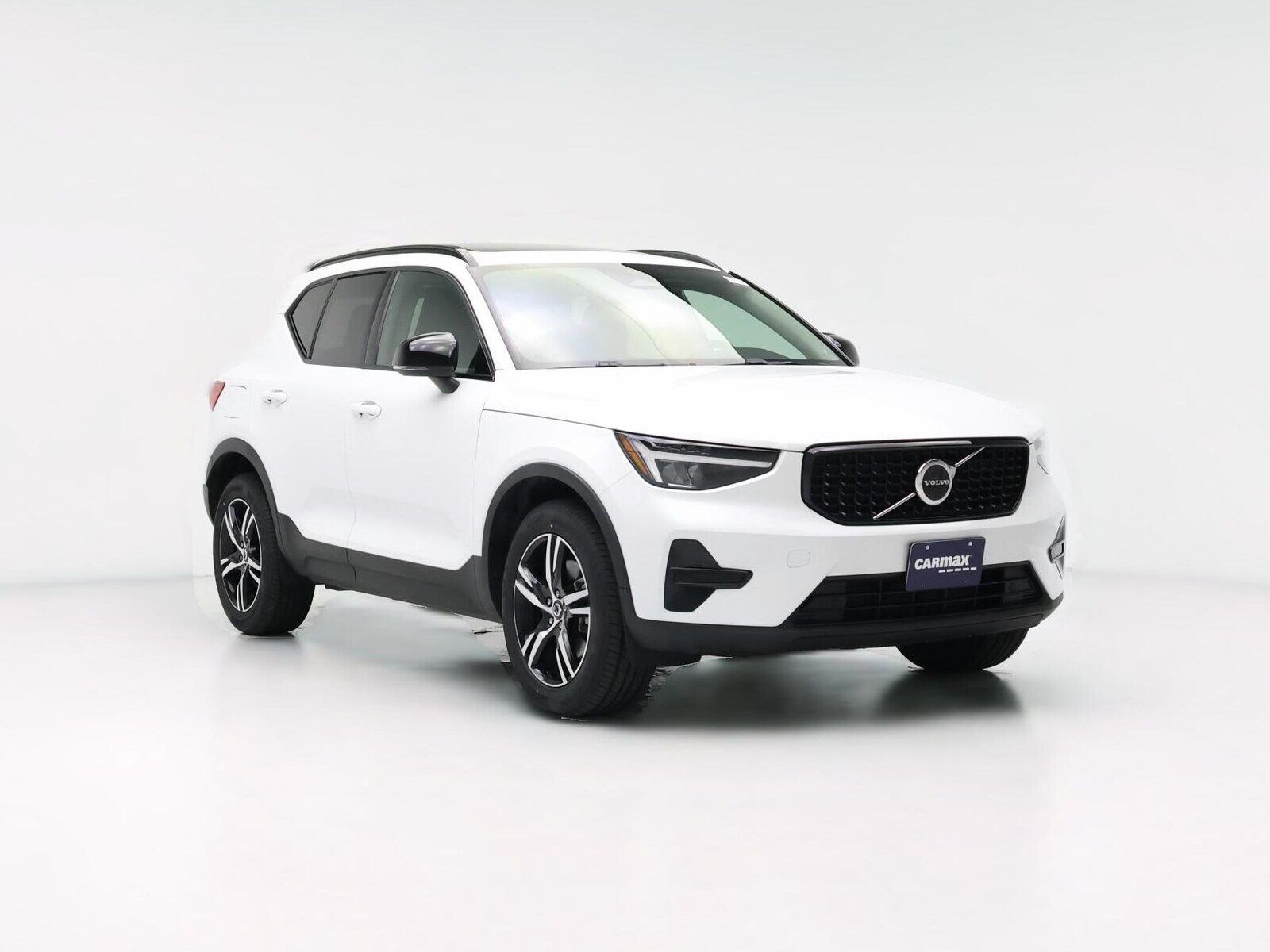 2024 VOLVO XC40