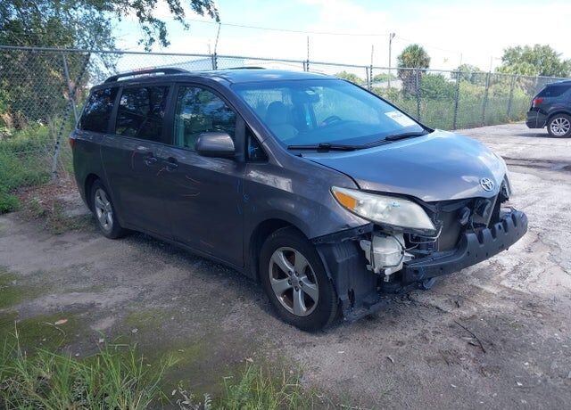 2015 TOYOTA Sienna