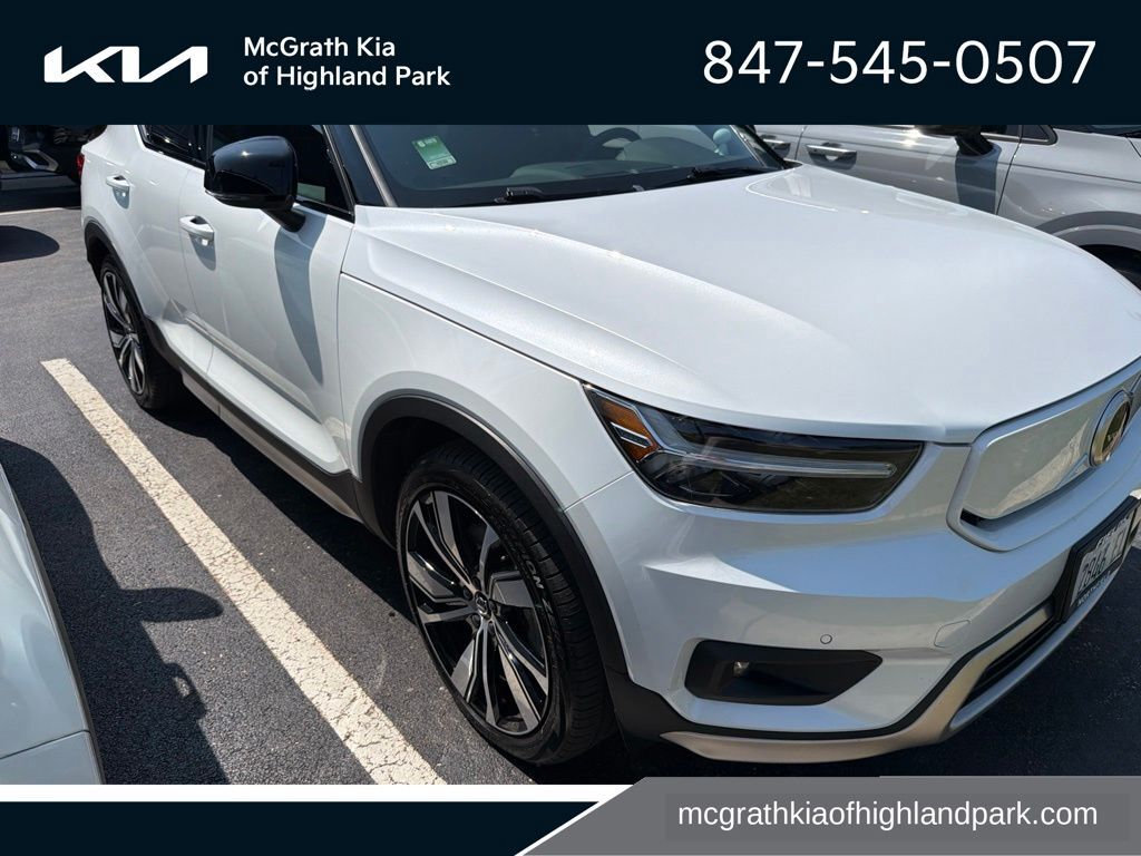 2021 VOLVO XC40