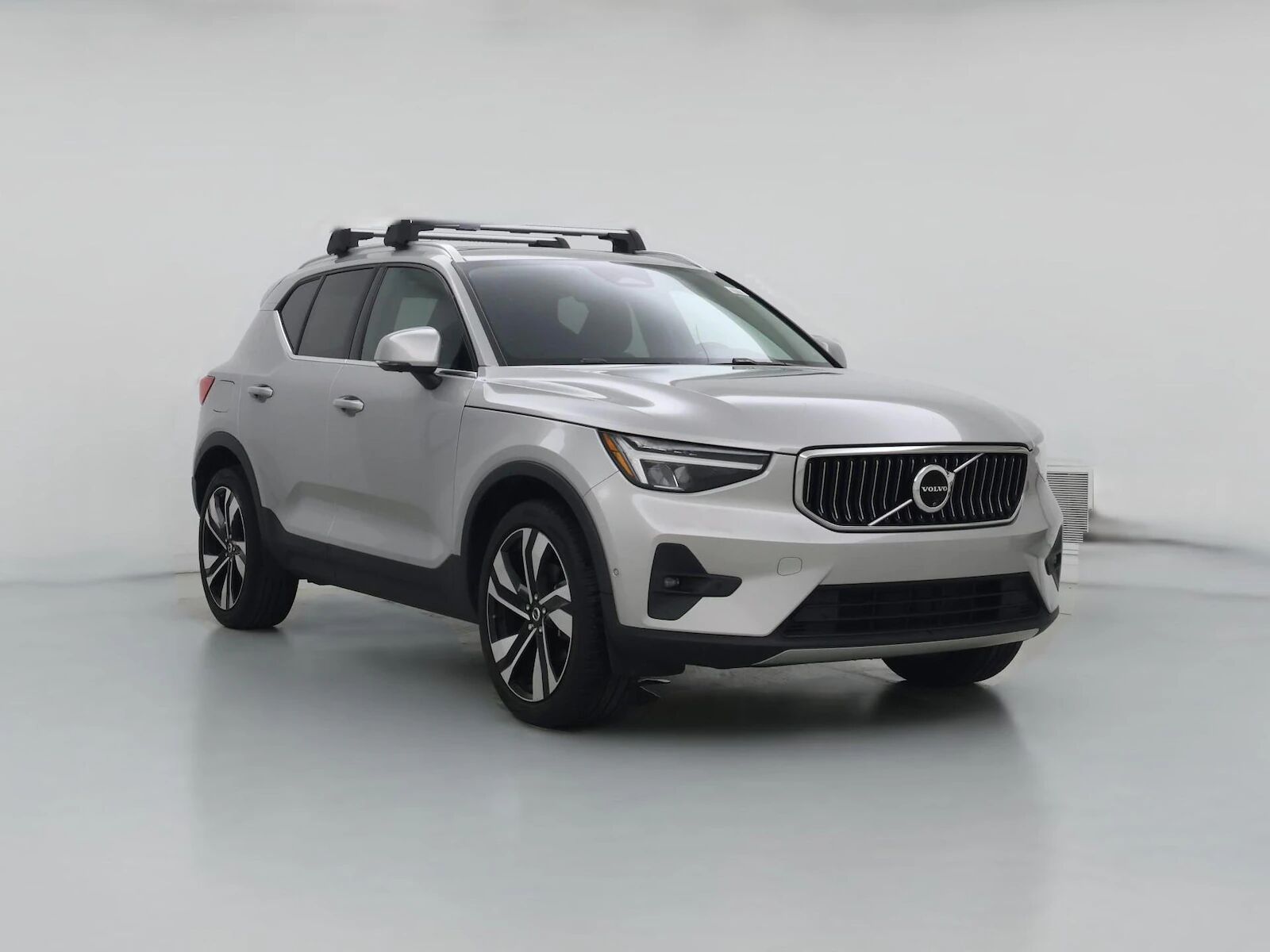 2024 VOLVO XC40