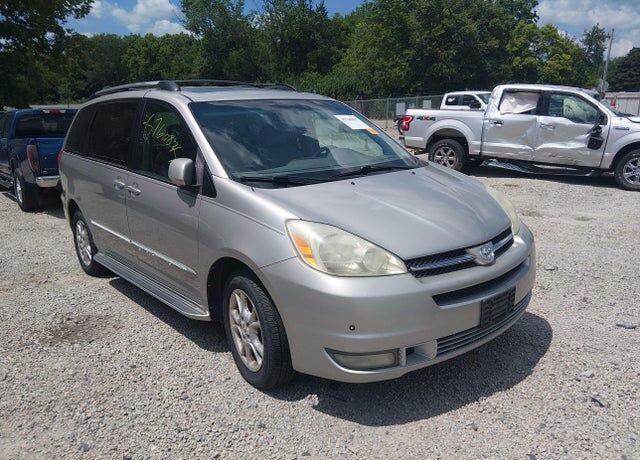 2004 TOYOTA Sienna
