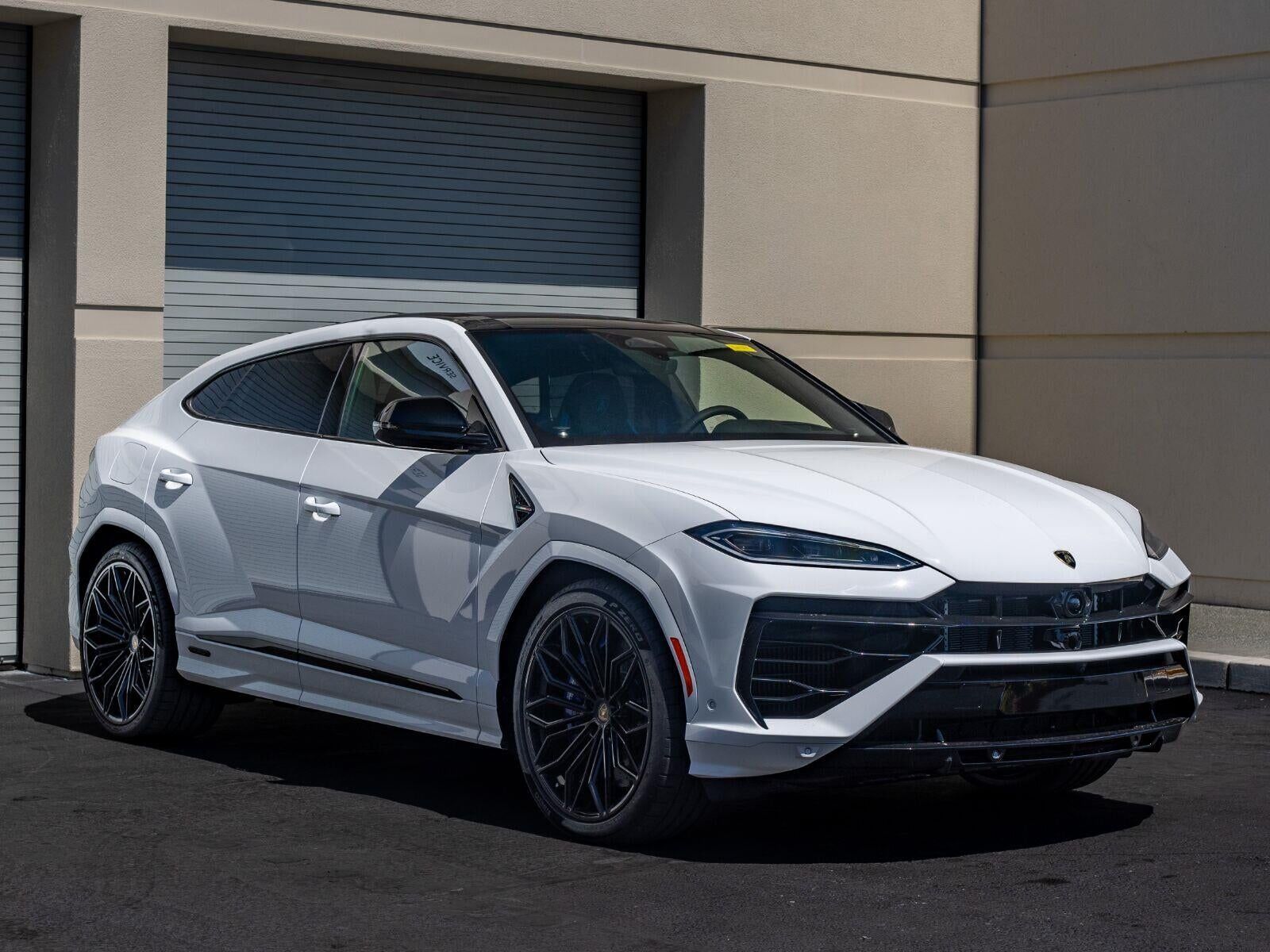 2026 LAMBORGHINI URUS