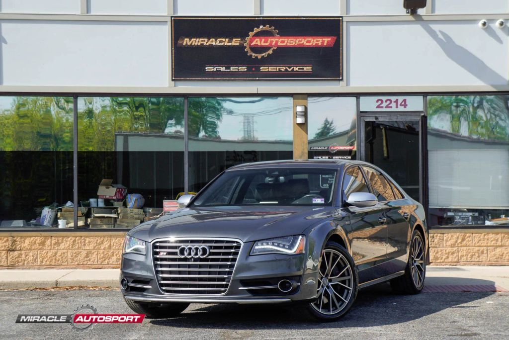 2013 AUDI S8